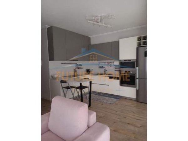 Tirane, jepet me qera apartament 2+1 Kati 7, 86 m² 700 Euro (21 DHJETORI)