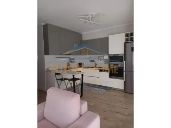 Tirane, jepet me qera apartament 2+1 Kati 7, 86 m² 700 Euro (21 DHJETORI)