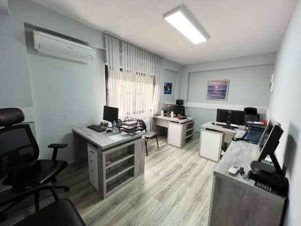 Tirane, jepet me qera zyre Kati 2, 140 m² 1.000 Euro (BLLOK)