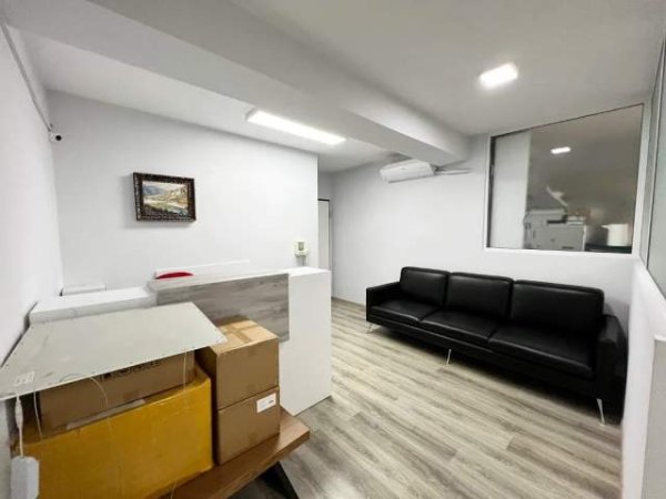 Tirane, jepet me qera zyre Kati 2, 140 m² 1.000 Euro (BLLOK)