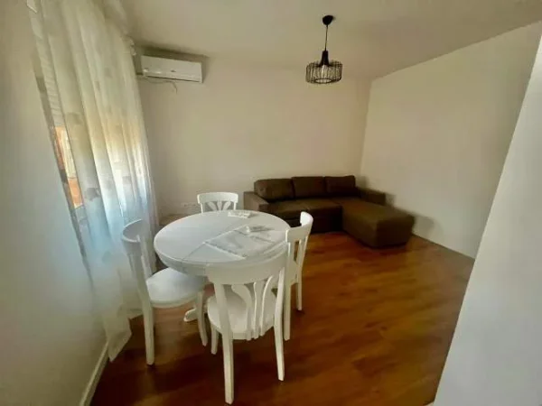 Tirane, ofert apartament 60 m² 500 Euro (Rruga Elbasanit ,prane Shkolles Baletit)