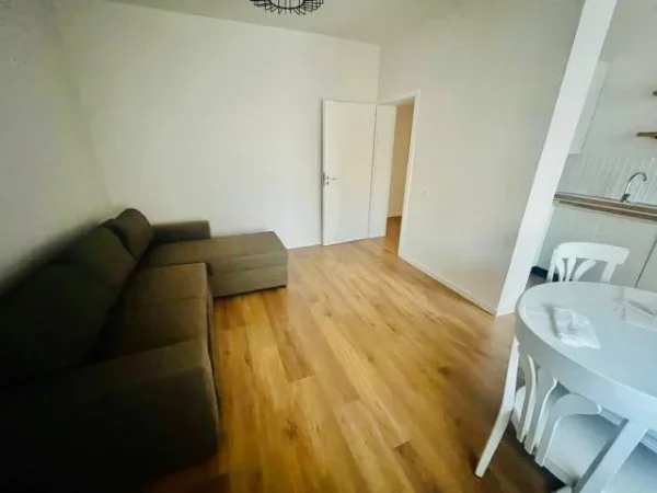 Tirane, ofert apartament 60 m² 500 Euro (Rruga Elbasanit ,prane Shkolles Baletit)