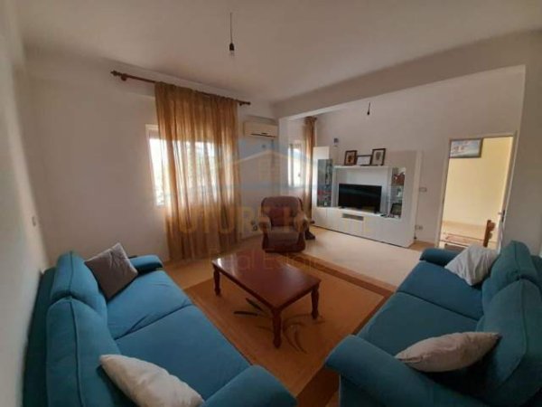 Tirane, jepet me qera apartament 3+1 Kati 0, 272 m² 650 Euro (Fushë-Mëzez,pranë Shkollës "Sarina")