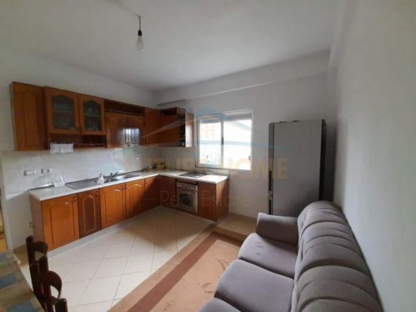 Tirane, jepet me qera apartament 3+1 Kati 0, 272 m² 650 Euro (Fushë-Mëzez,pranë Shkollës "Sarina")