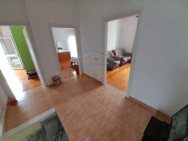 Tirane, jepet me qera apartament 3+1 Kati 0, 272 m² 650 Euro (Fushë-Mëzez,pranë Shkollës "Sarina")