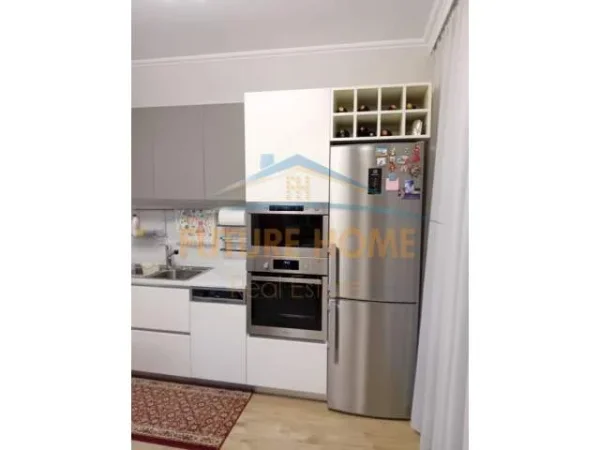 Tirane, jepet me qera apartament 2+1 Kati 7, 86 m² 700 Euro (21 DHJETORI)