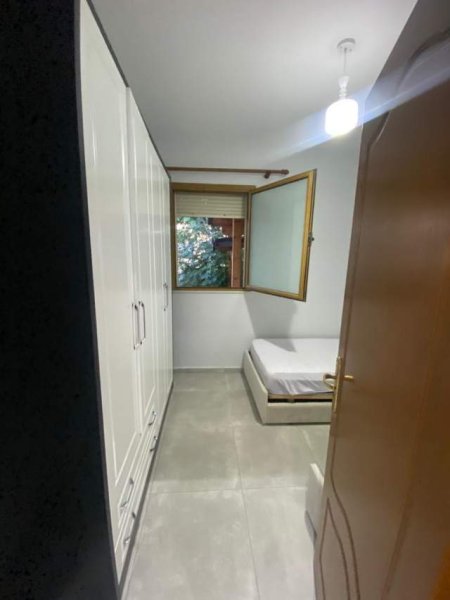 Tirane, jepet me qera garsonier Kati 2, 32 m² 400 Euro (Kompleksi Grand)