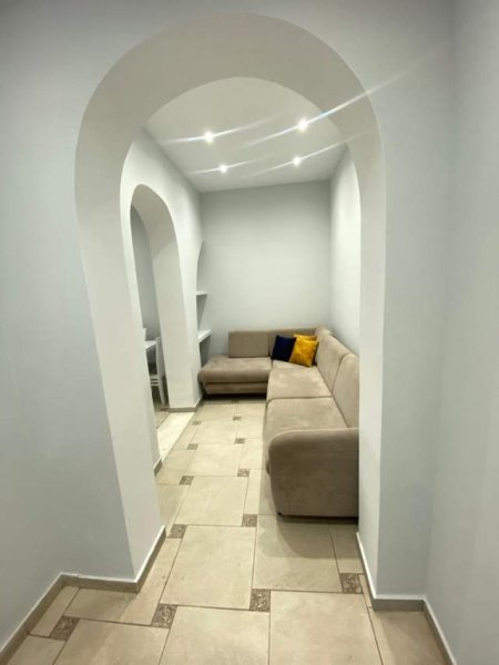 Tirane, jepet me qera garsonier Kati 2, 32 m² 400 Euro (Kompleksi Grand)