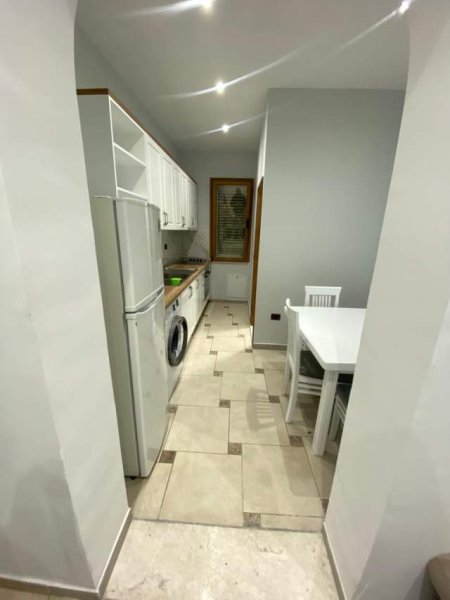 Tirane, jepet me qera garsonier Kati 2, 32 m² 400 Euro (Kompleksi Grand)