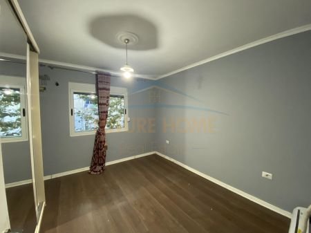 Tirane, jepet me qera apartament 1+1 Kati 2, 60 m² 320 Euro (RRUGA E KAVAJES)