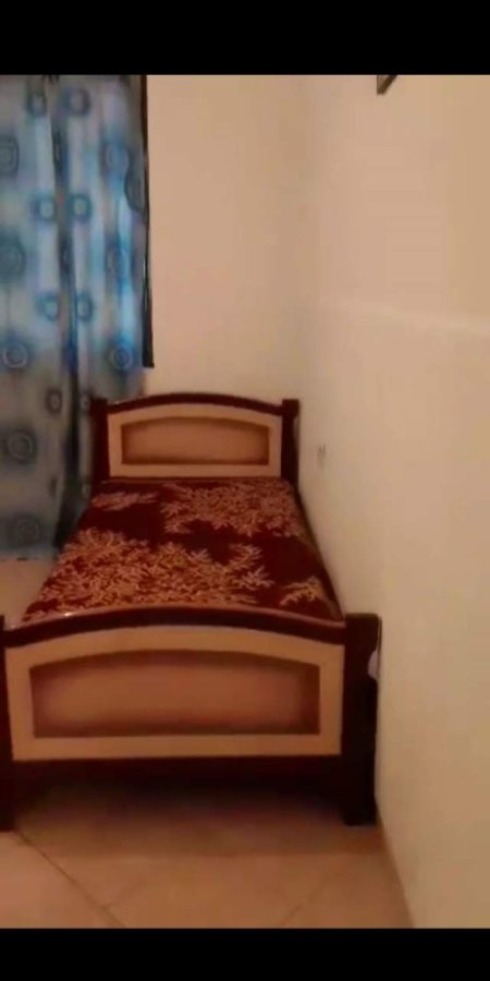 Tirane, jepet me qera Vile 2+1 Kati 1, 70 m² 25.000 Leke (Pran Ish Karburant Kastratit, Astir)