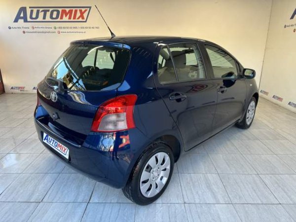 Tirane, shes makine Toyota yaris Viti 2007, 4.200 Euro