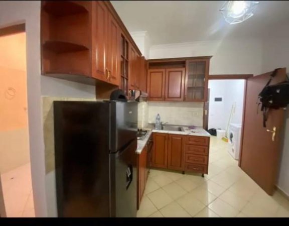 Tirane, jepet me qera apartament 1+1+BLK Kati 4, 60 m² 400 Euro (Rruga Teodor Keko)