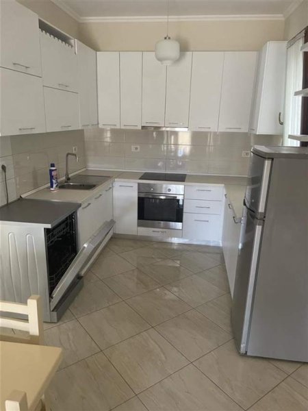 Tirane, jepet me qera Penthouse 2+1 Kati 5, 202 m² 600 Euro (Kopshti Botanik)
