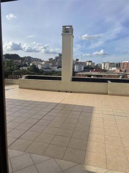 Tirane, jepet me qera Penthouse 2+1 Kati 5, 202 m² 600 Euro (Kopshti Botanik)