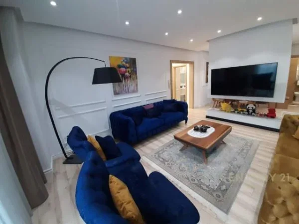 Tirane, jepet me qera apartament 2+1+A+BLK Kati 5, 153 m² 2.800 Euro (qender)