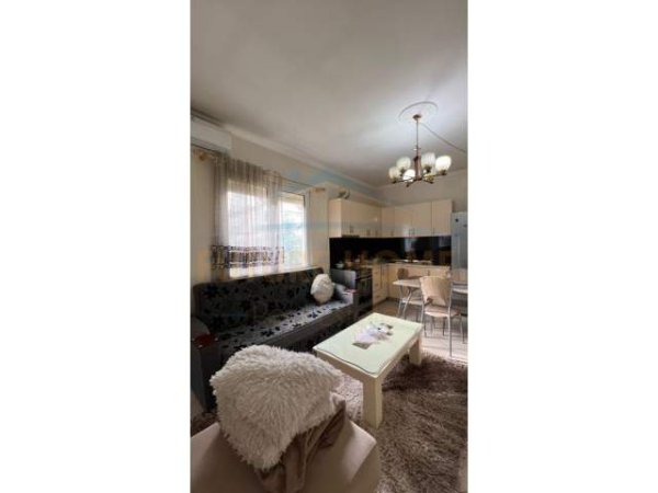 Tirane, jepet me qera apartament 2+1 58 m² 300 Euro (Shefqet Kuka)