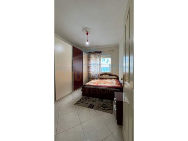 Tirane, jepet me qera apartament 2+1 58 m² 300 Euro (Shefqet Kuka)