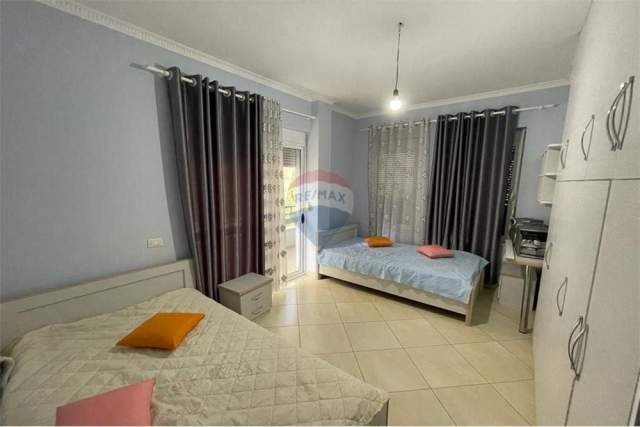 Tirane, jepet me qera apartament 2+1 Kati 2, 92 m² 500 Euro (Komuna e Parisit)