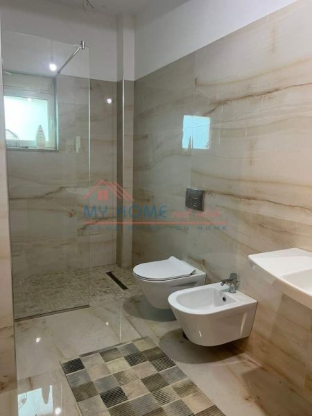 Tirane, jepet me qera Vile 3 Katshe Kati 3, 550 m² 2.200 Euro (Shkoze)