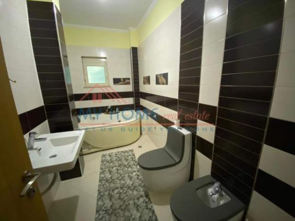 Tirane, jepet me qera Vile 3 Katshe Kati 3, 550 m² 2.200 Euro (Shkoze)