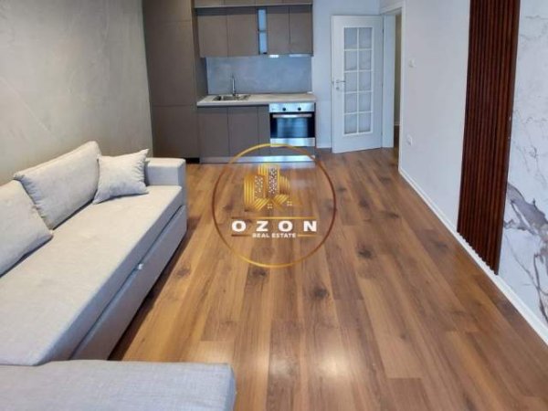 Tirane, jepet me qera apartament 1+1 Kati 3, 60 m² 450 Euro (Rruga e Barrikadave)
