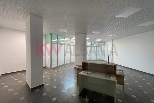 Tirane, jepet me qera zyre Kati 1, 90 m² 400 Euro (Rruga Sokrat Miho)
