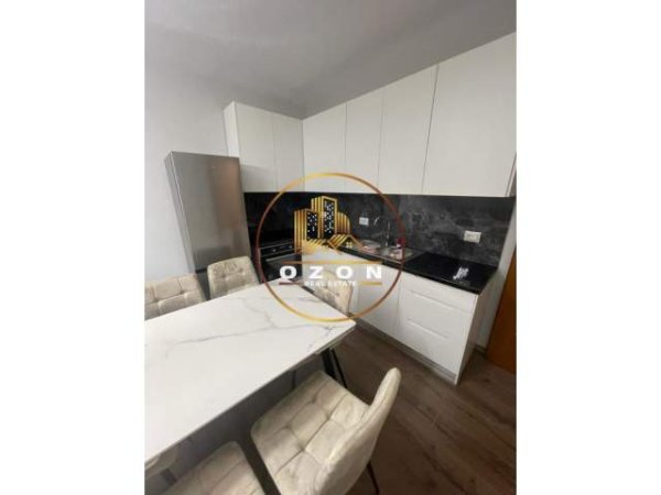Tirane, jepet me qera apartament 2+1 Kati 2, 92 m² 650 Euro (Rruga e Bogdaneve)