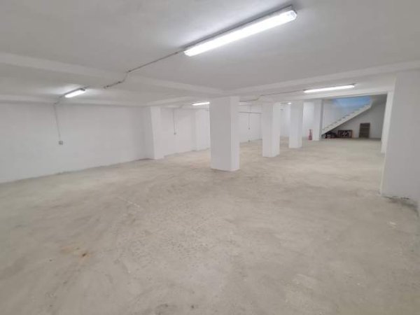 Vlore, jepet me qera Kati 0, 330 m² 75.000 Leke