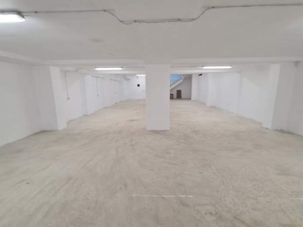 Vlore, jepet me qera Kati 0, 330 m² 75.000 Leke