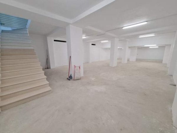 Vlore, jepet me qera Kati 0, 330 m² 75.000 Leke