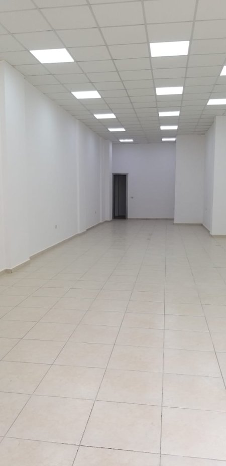 Tirane, jepet me qera ambjent biznesi Kati 0, 90 m² 70.000 Leke (STACIONI I TRENIT)