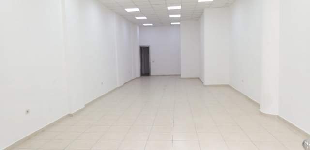 Tirane, jepet me qera ambjent biznesi Kati 0, 90 m² 70.000 Leke (STACIONI I TRENIT)