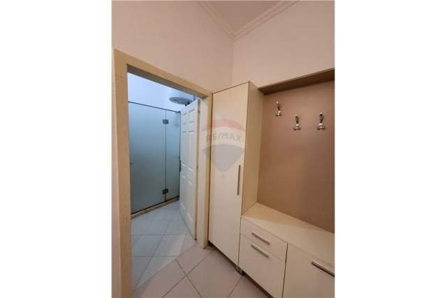 Tirane, jepet me qera apartament 3+1 Kati 2, 123 m² 400 Euro (Kopshti Botanik)