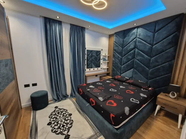 Tirane, jepet me qera apartament 2+1+Aneks+Ballkon Kati 10, 750 € (ish fusha e aviacionit)