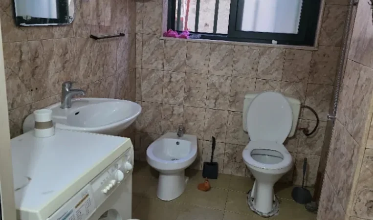 Tirane, jepet me qera apartament 1+1 Kati 1, 70 m² 450 € 