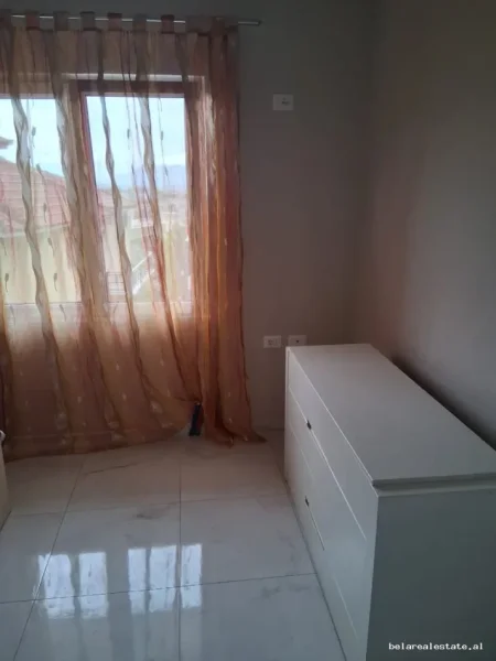 Tirane, jepet me qera Vile Vile 3 Katshe Kati 3, 120 m² 590 € (Rruga Elbasanit)