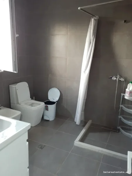 Tirane, jepet me qera Vile Vile 3 Katshe Kati 3, 120 m² 590 € (Rruga Elbasanit)