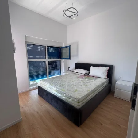 Tirane, jepet me qera apartament 1+1 Kati 3, 70 m² 550 € (ALI DEMI)
