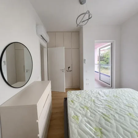 Tirane, jepet me qera apartament 1+1 Kati 3, 70 m² 550 € (ALI DEMI)