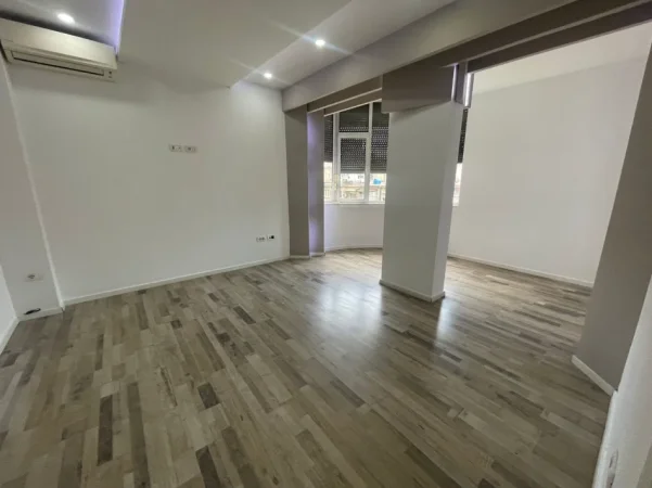 Tirane, jepet me qera zyre Kati 4, 110 m² 1.470 € (Sheshi Willson)