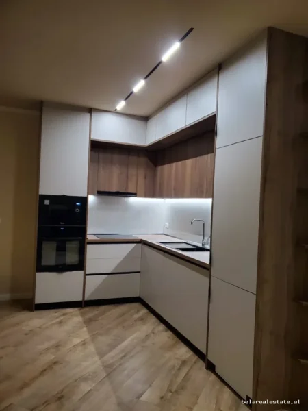 Tirane, jepet me qera apartament 2+1+Ballkon Kati 2, 120 m² 1.500 € (Liqeni i Thate)