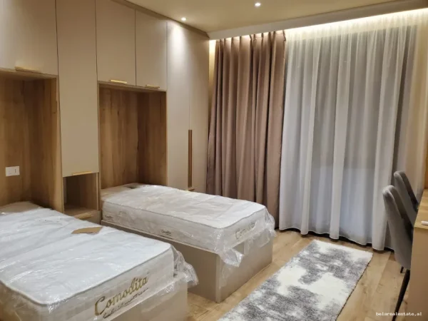 Tirane, jepet me qera apartament 2+1+Ballkon Kati 2, 120 m² 1.500 € (Liqeni i Thate)