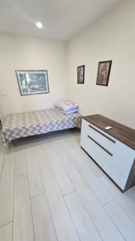 Tirane, jepet me qera apartament 2+1 Kati 2, 65 m² 800 € (Rruga e Durrësit)