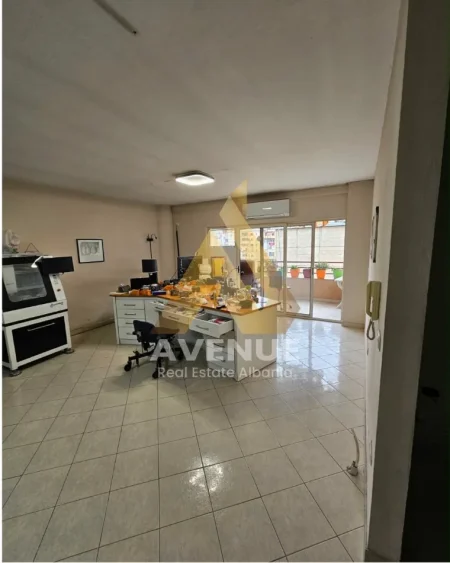 Tirane, shitet apartament 2+1+Ballkon Kati 3, 103 m² 215.000 € (Rruga Irfan Tomini)