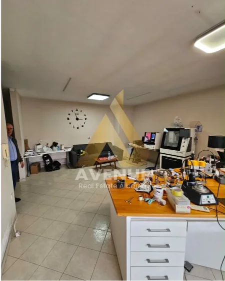 Tirane, shitet apartament 2+1+Ballkon Kati 3, 103 m² 215.000 € (Rruga Irfan Tomini)