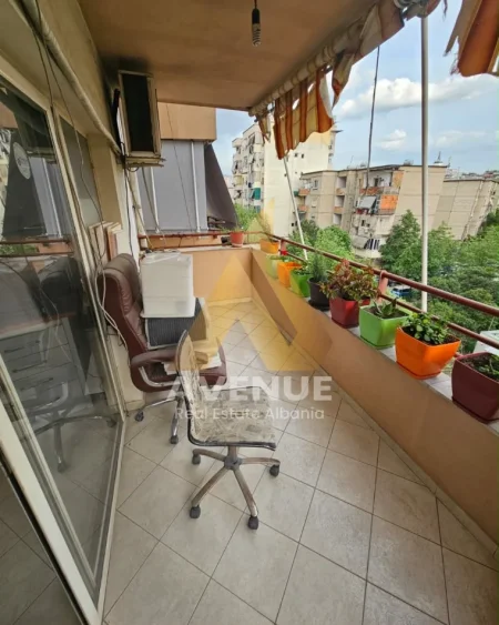 Tirane, shitet apartament 2+1+Ballkon Kati 3, 103 m² 215.000 € (Rruga Irfan Tomini)