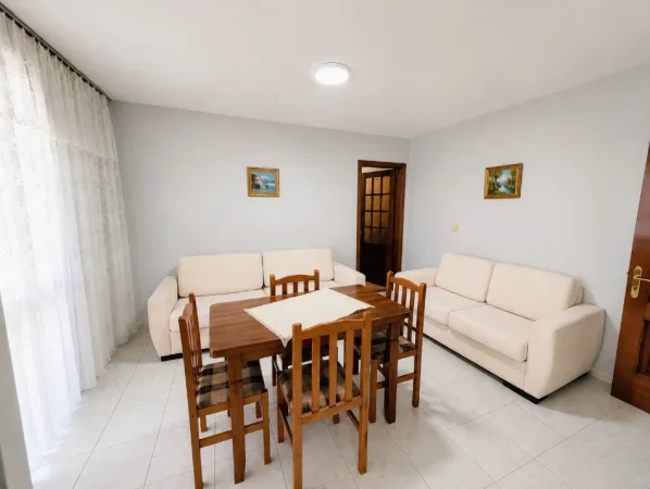 Tirane, jepet me qera apartament 2+1+Ballkon Kati 1, 90 m² 520 € (afer shkolles Ali Demi)