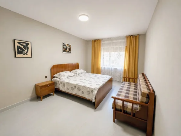 Tirane, jepet me qera apartament 2+1+Ballkon Kati 1, 90 m² 520 € (afer shkolles Ali Demi)