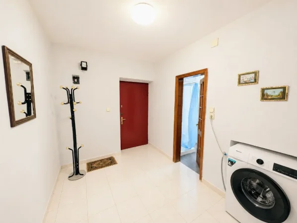 Tirane, jepet me qera apartament 2+1+Ballkon Kati 1, 90 m² 520 € (afer shkolles Ali Demi)